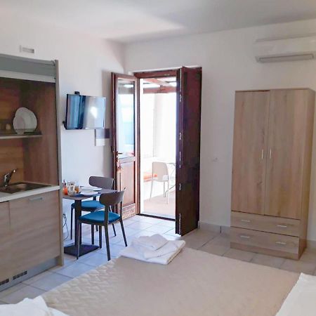 Residence Gregory Filicudi Pecorini Екстериор снимка