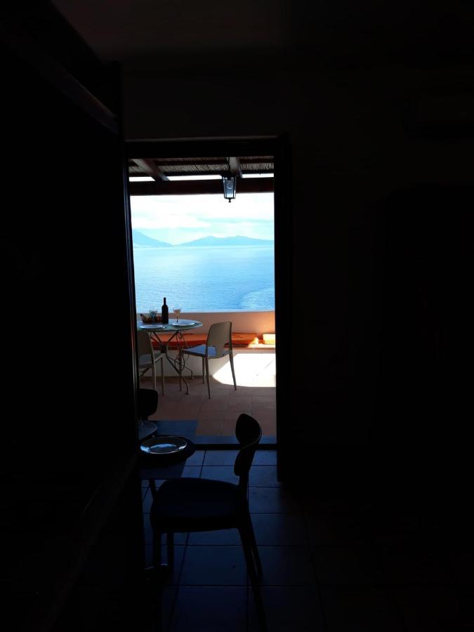 Residence Gregory Filicudi Pecorini Екстериор снимка