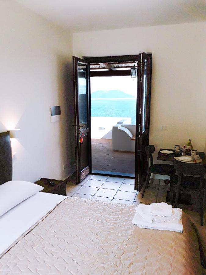 Residence Gregory Filicudi Pecorini Екстериор снимка