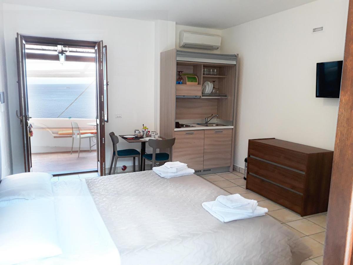 Residence Gregory Filicudi Pecorini Екстериор снимка