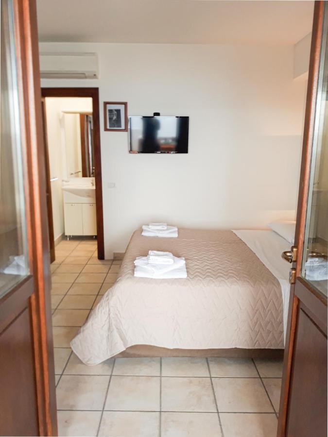 Residence Gregory Filicudi Pecorini Екстериор снимка