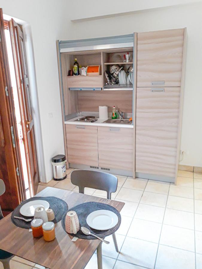 Residence Gregory Filicudi Pecorini Екстериор снимка