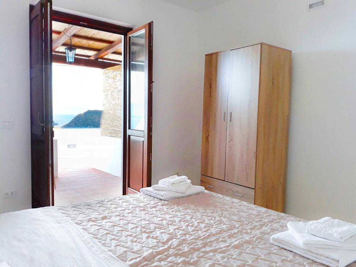 Residence Gregory Filicudi Pecorini Екстериор снимка